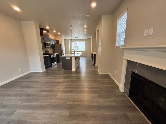 Building Photo - River Terrace Townhome available now!!