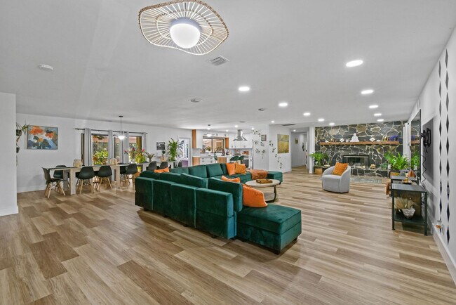 Building Photo - 13014 46th Ct N