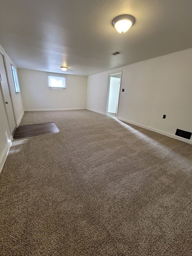 Foto del edificio - $1150 - 1BR/1BA Pet Friendly Duplex Near G...
