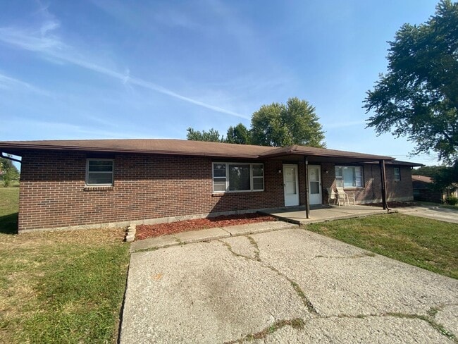Building Photo - 131 Maple Grove Way