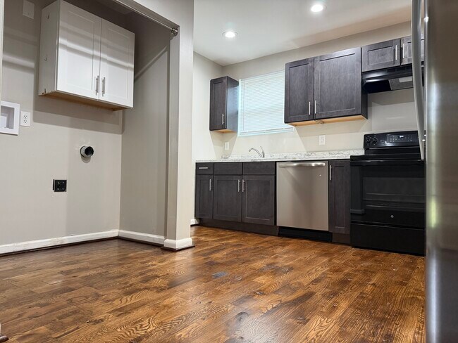 Foto del edificio - 433 Bridle Trace Dr