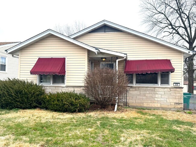 Foto del edificio - 2 Bed 1 Bath in WEBSTER GROVES w/ Fenced Yard