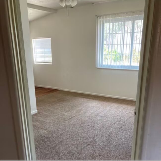 Foto del edificio - 4640 Clairemont Dr