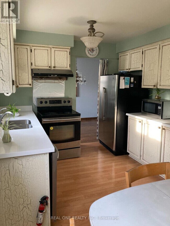 Building Photo - 45 Chalet Rd