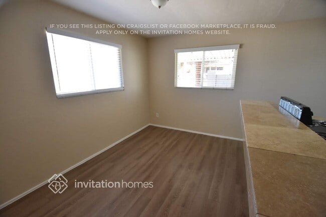 Building Photo - 3026 W Lawrence Ln