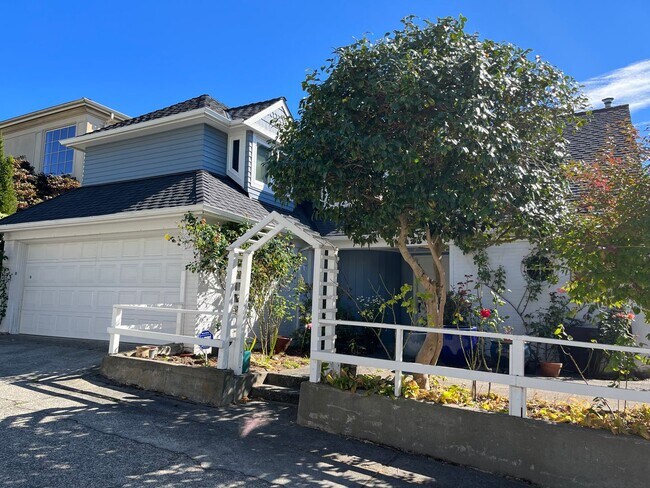 Building Photo - Magnolia Old World Charm with 180' views o...