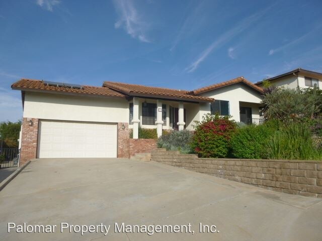 Primary Photo - 213 Hawthorne Cir