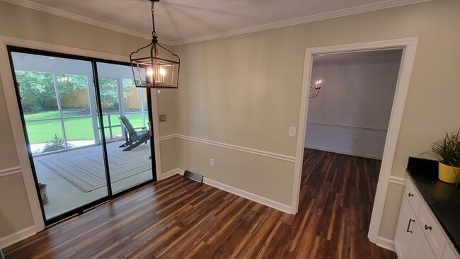 Building Photo - 4 bed, 2.5 Bath Home Available in Sugar Creek