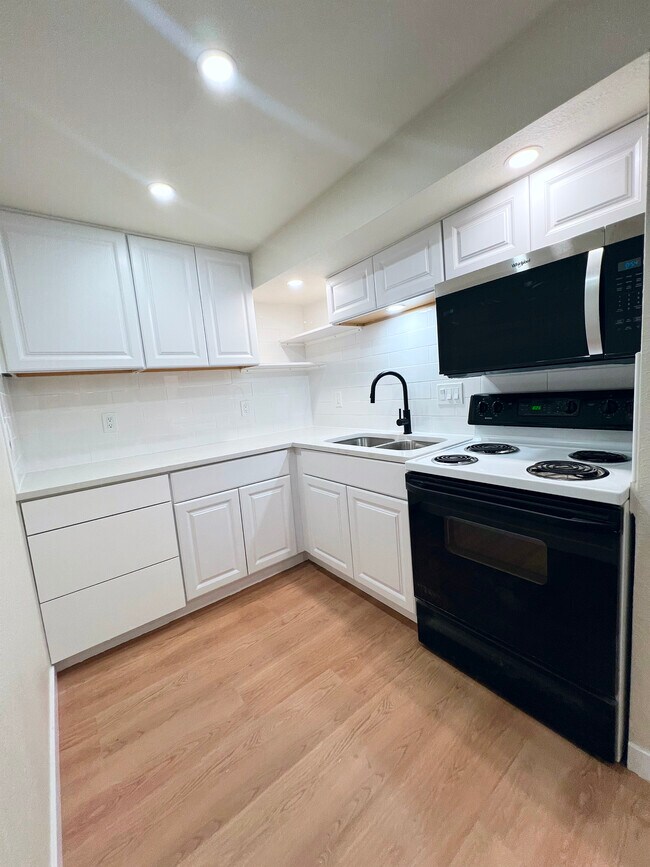 Foto del edificio - 6520 Depew Ct