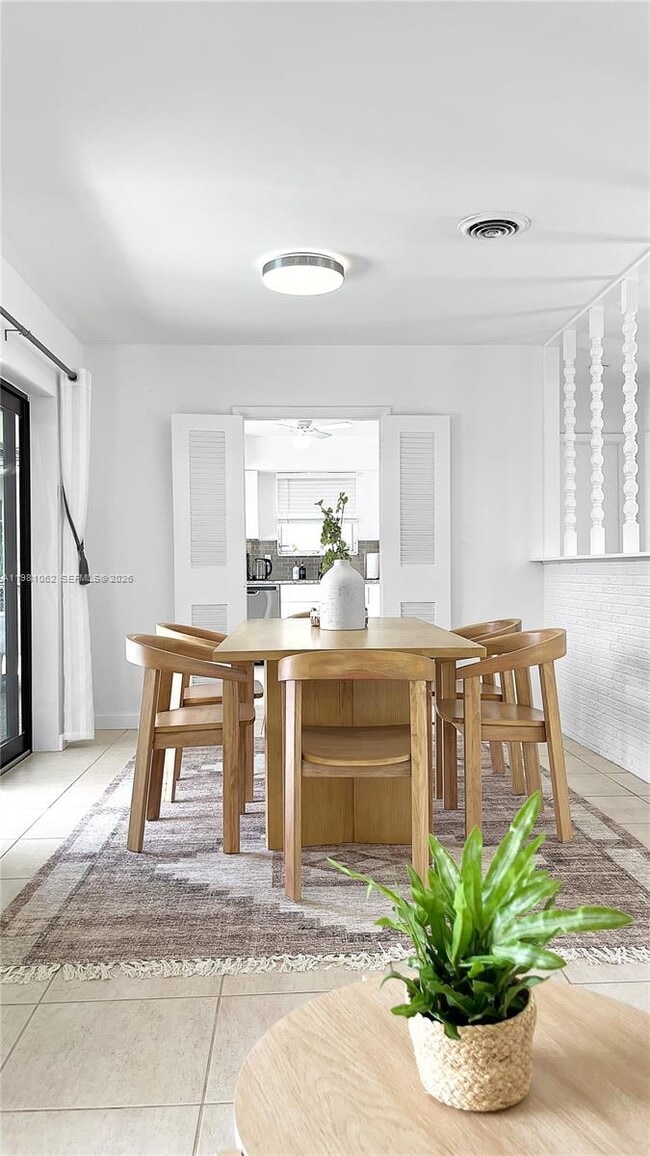 Building Photo - 151 SE 9th Ct