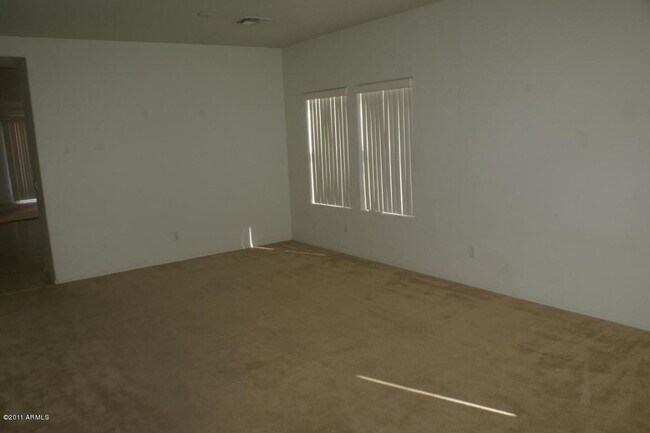 Foto del edificio - 25758 W Nancy Ln