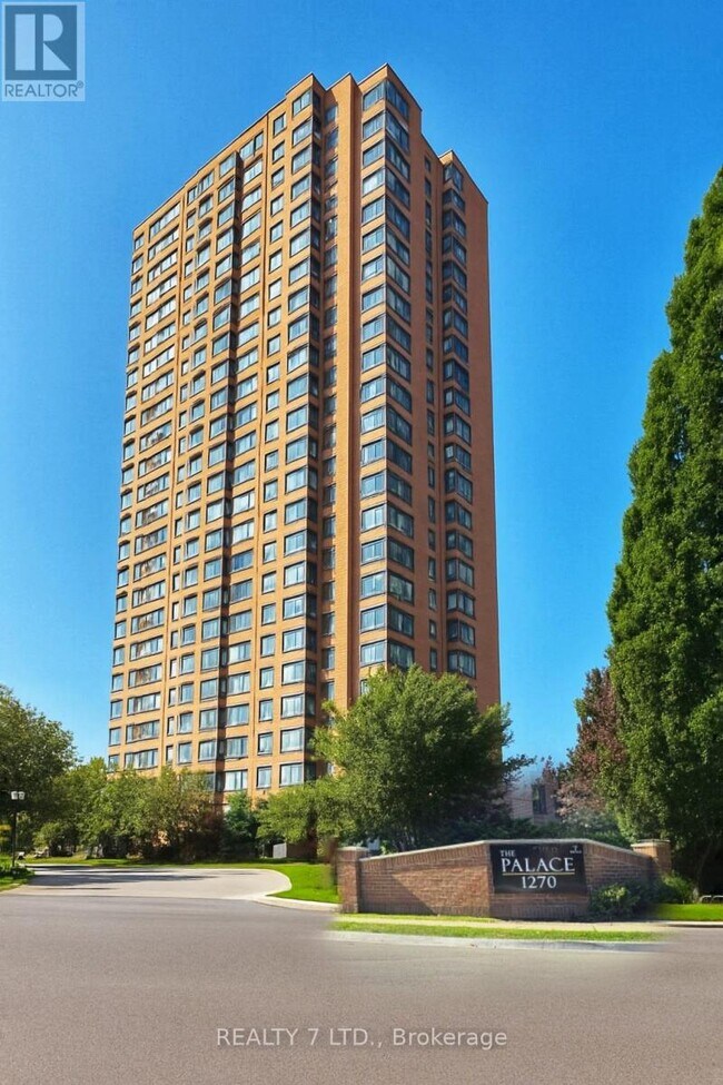 Building Photo - 1270-1270 Maple Crossing Blvd