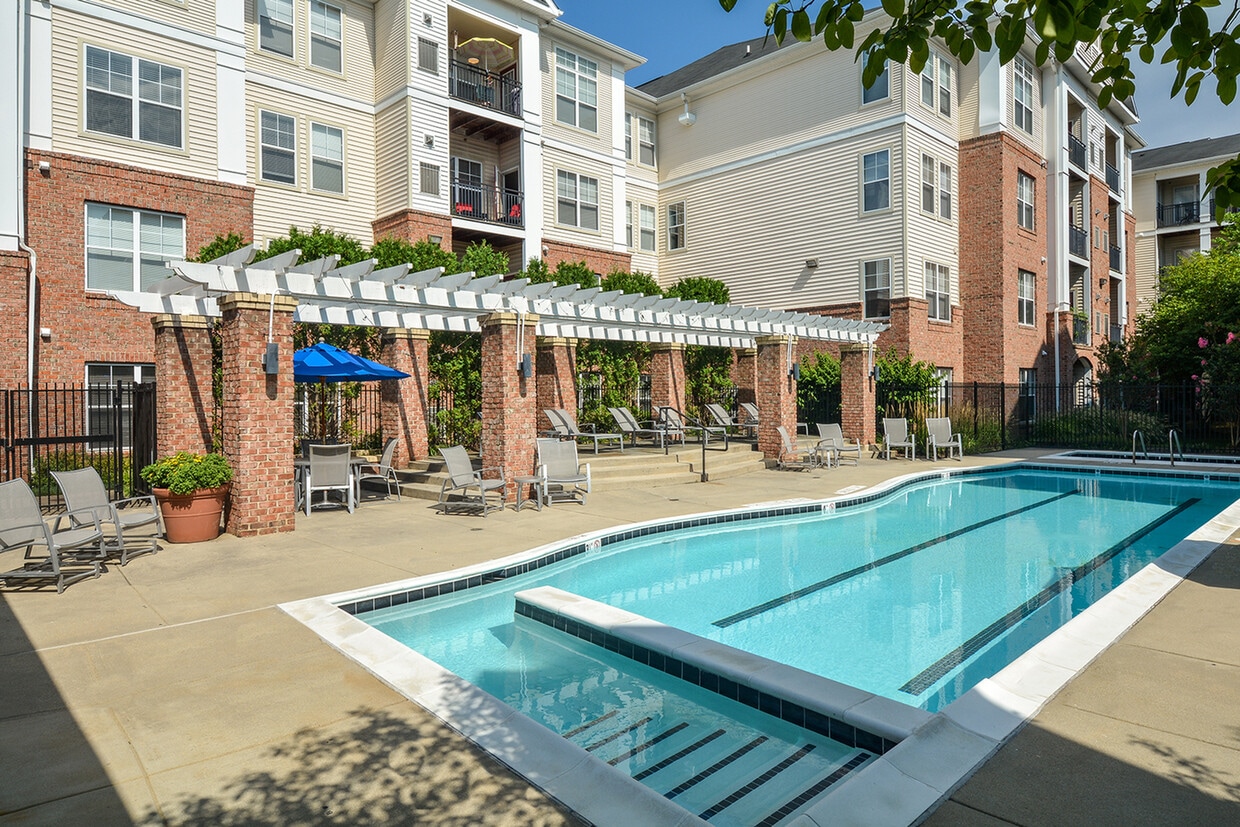 The Point at Herndon 13161 Fox Hunt Ln Herndon, VA Apartments for