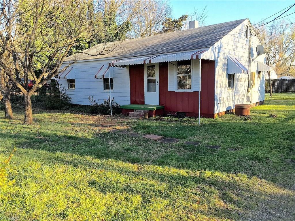 Foto principal - 3 Beds/1 Bath - COMING SOON!