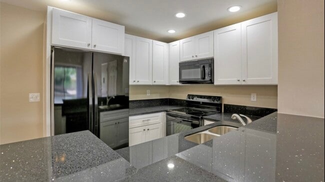 kitchen - 25019 Peachland Ave