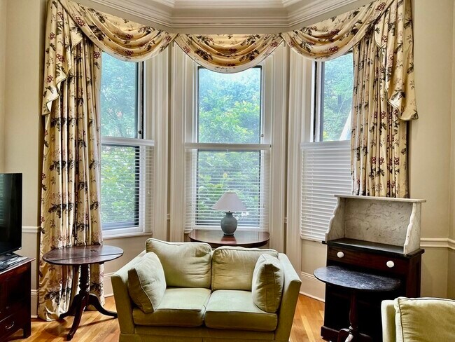 Foto del edificio - 220 Commonwealth Ave