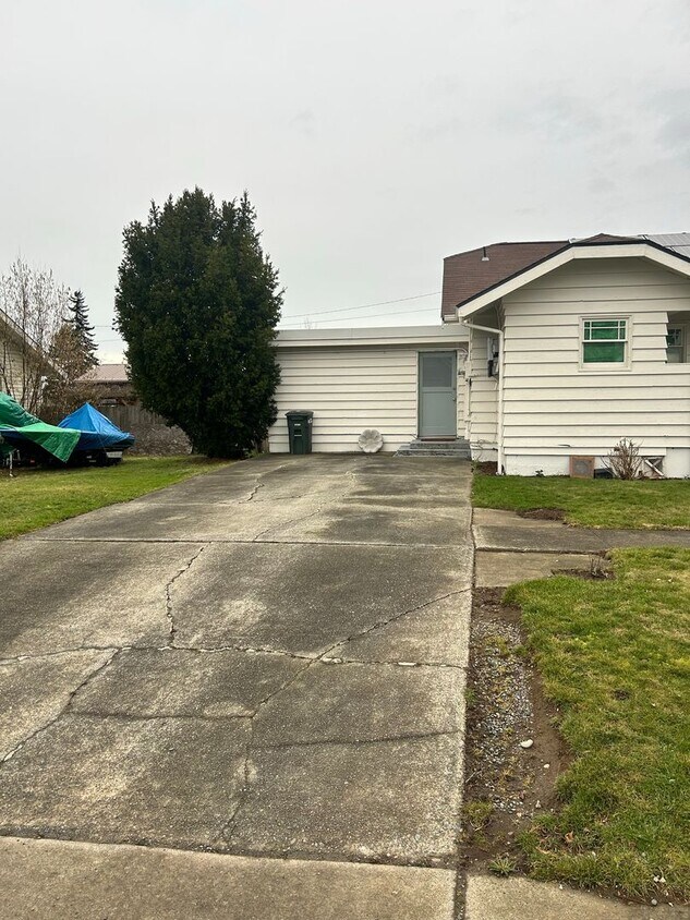 Foto principal - Convenient Location 1 Bed, 1 Bath in Belli...