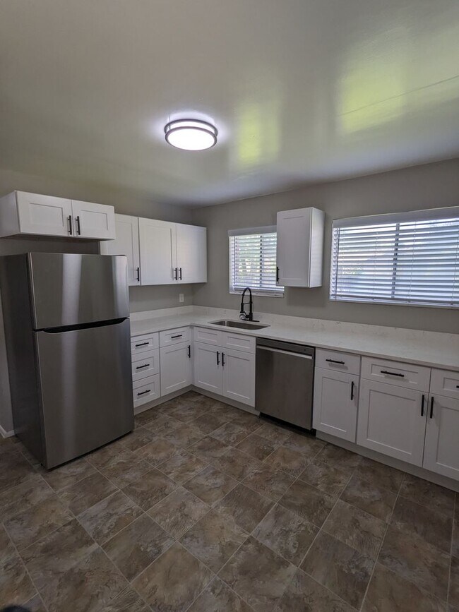 Photo - 1100 E Apartment