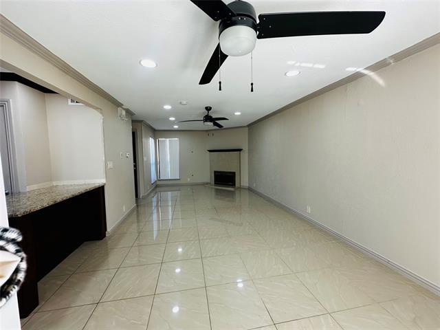 Foto del edificio - 6646 E Lovers Ln