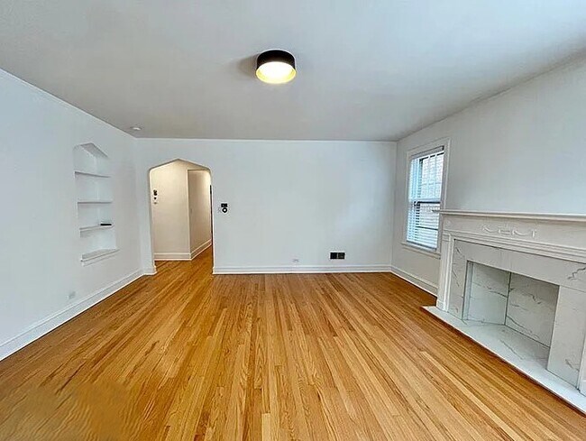 Foto del edificio - 5801 N Richmond St