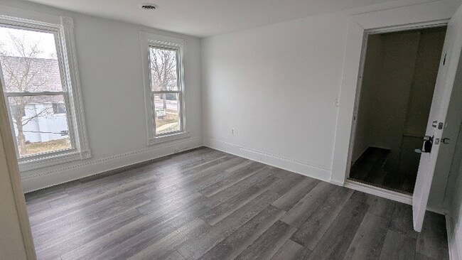 Building Photo - 1523 St Clair River Dr