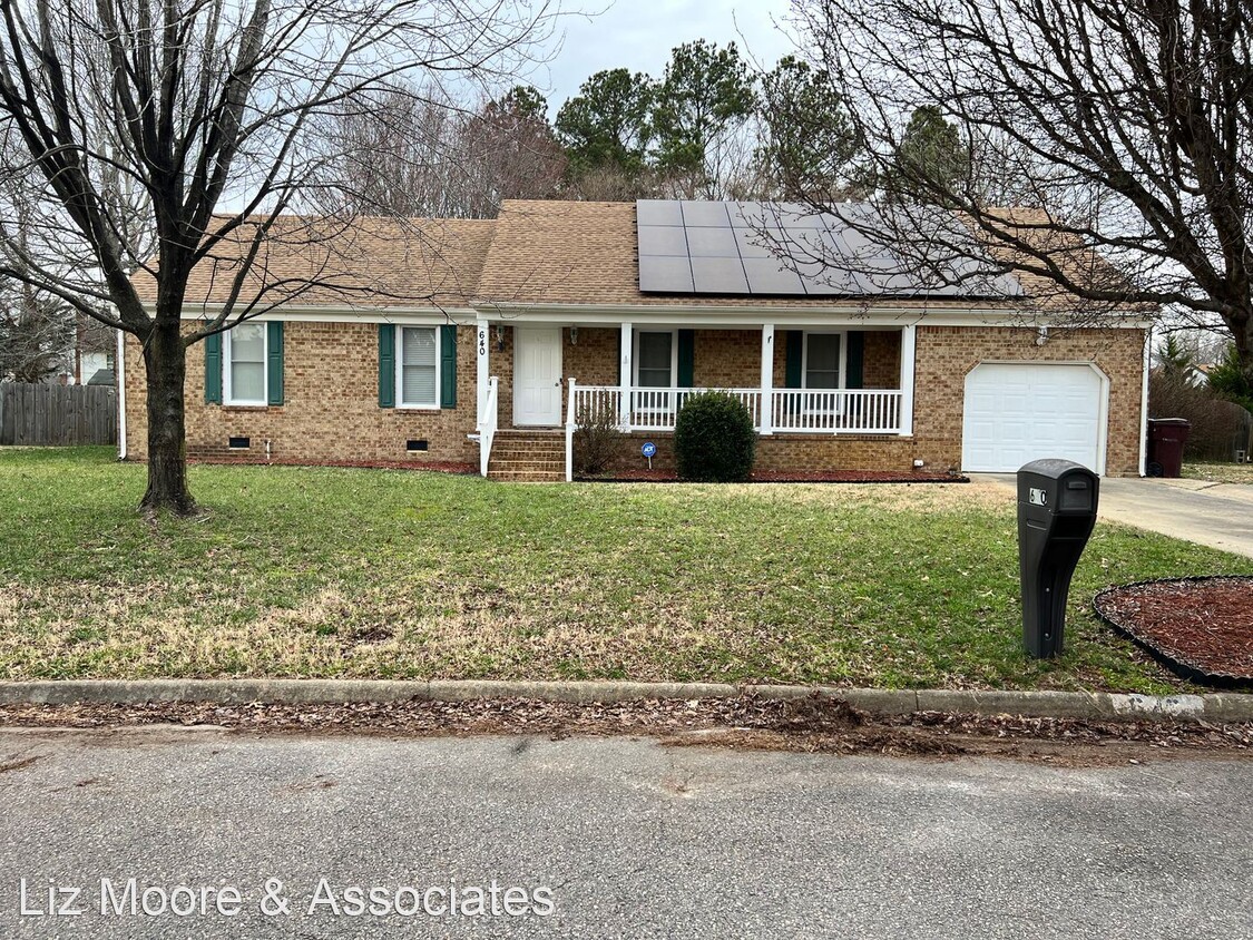 Primary Photo - 4 br, 2 bath House - 640 Blackthorne Drive