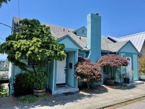 Building Photo - 2103 11th Ave W