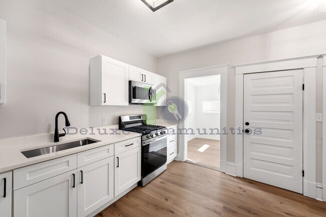 Foto del edificio - 606 Lafayette Ave NE