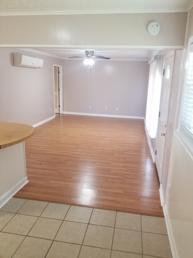 Living/dining room - 111 Forest Dr