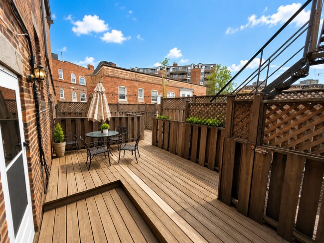 Foto del edificio - 1406 Beacon St