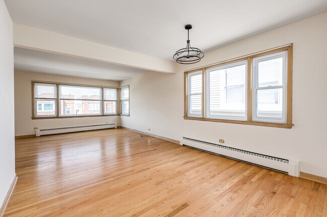 Building Photo - 5231 W Roscoe St