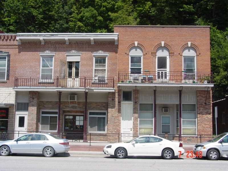 Primary Photo - 150 Main St