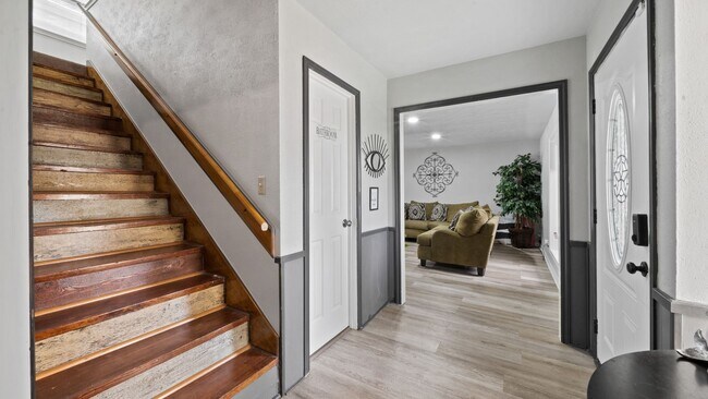 Building Photo - 3800 Trailwood Dr