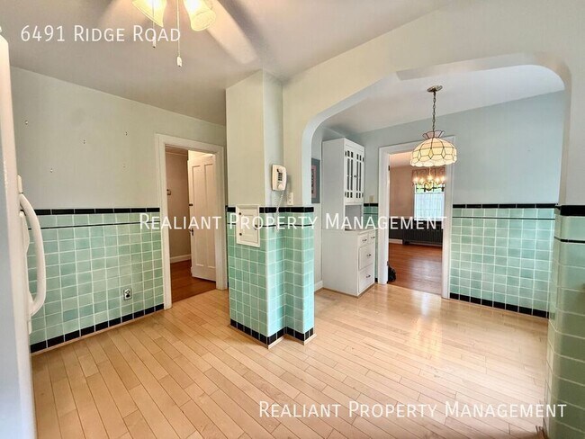 Foto del edificio - 6491 Ridge Ave