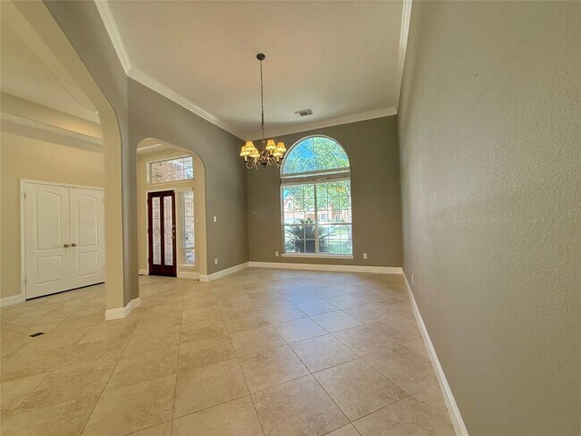 Building Photo - 2424 Arbor Dr