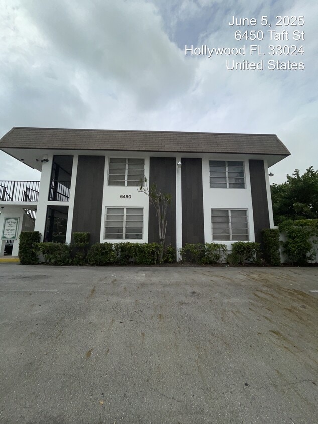 Primary Photo - Taft Plaza Apartments