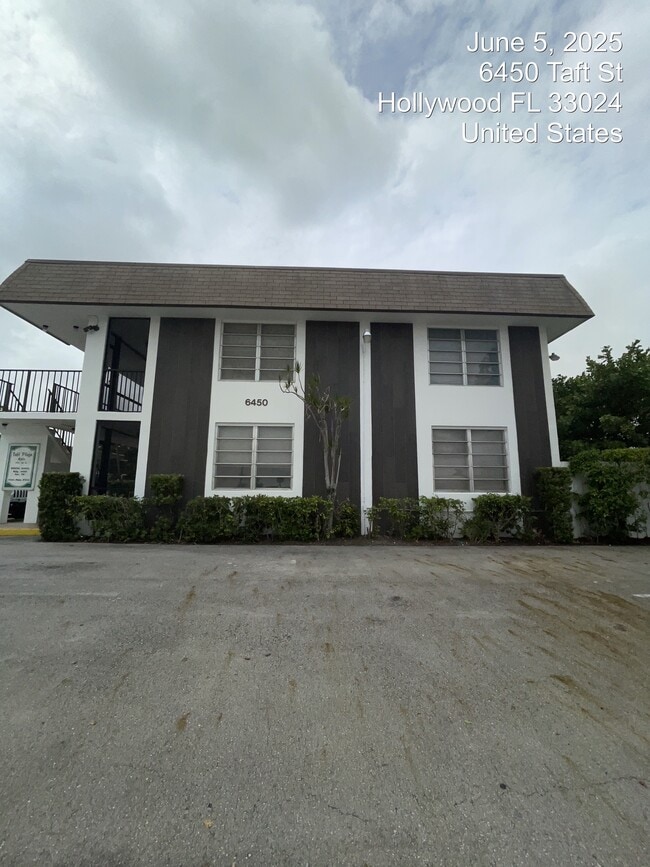 Building Photo - Taft Plaza Apartments