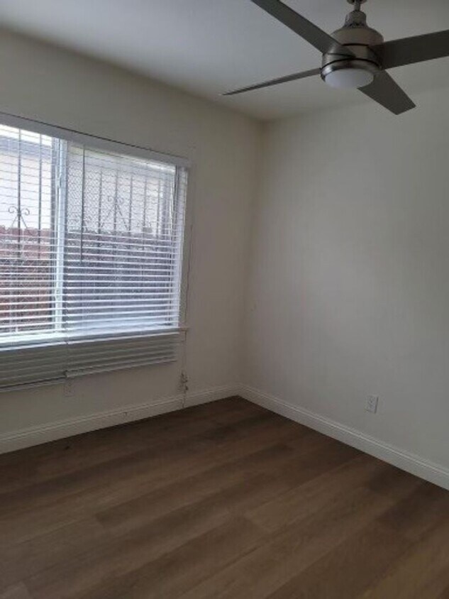 Foto principal - 227 E. 78th St