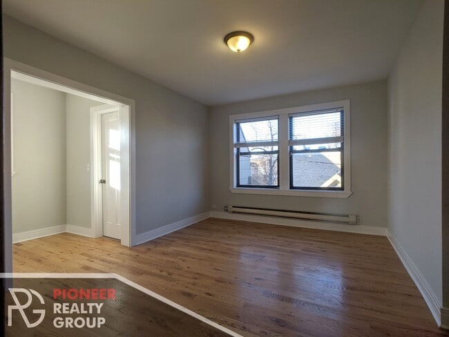 Building Photo - 4546 N Damen Ave
