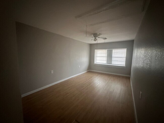 Building Photo - Single Family Home