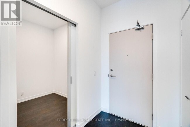 Building Photo - 2020-2020 Bathurst St