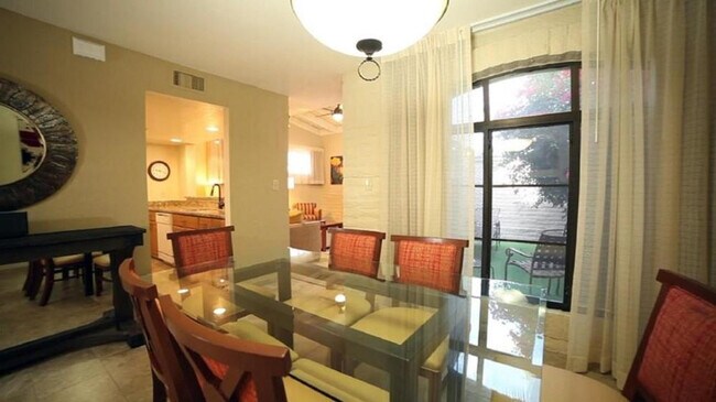 Foto del edificio - 6302 E Camelback Rd