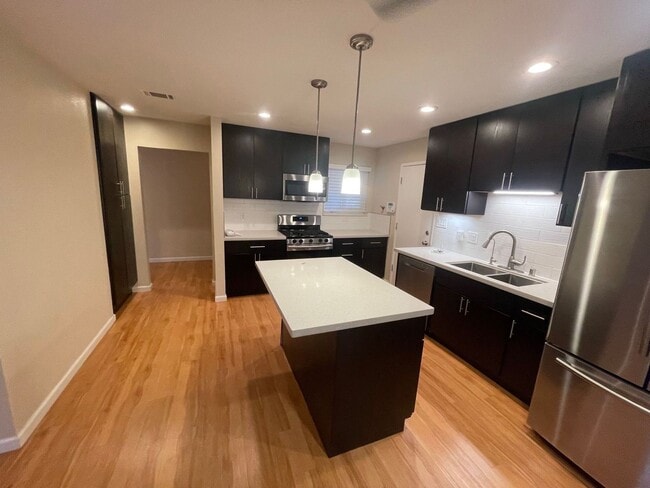 Foto del edificio - Central Davis Home