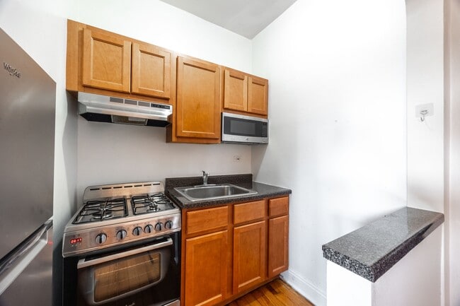 Photo - 948 W Cuyler Ave (Chicago, IL) Apartment