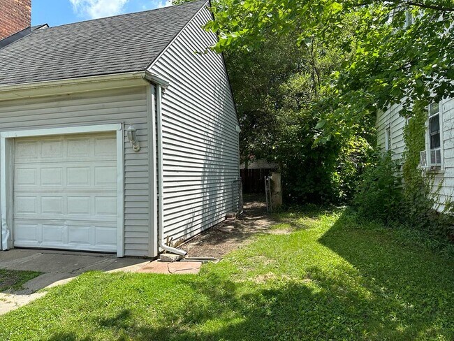Building Photo - 17342 Evergreen Rd