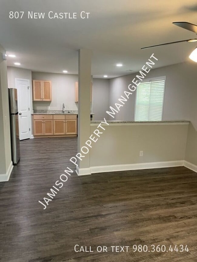 Building Photo - 807 New Castle Ct