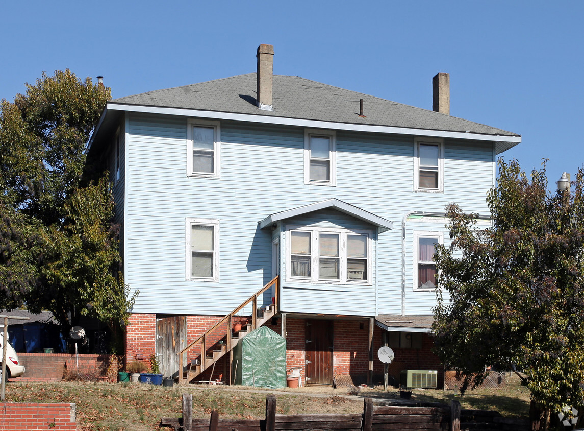 Building Photo - 206 E Church St