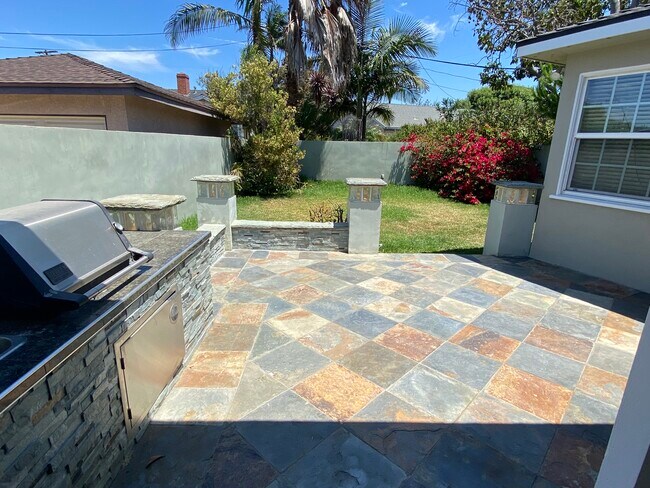 Building Photo - 5332 Mesmer Ave