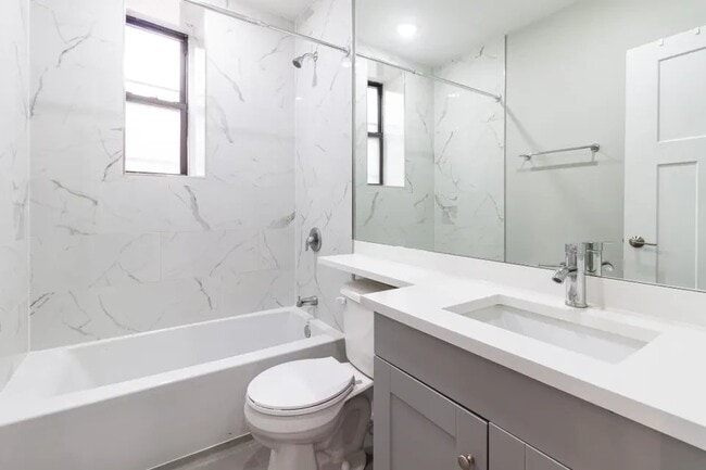 Photo - 428 W Belden Ave (Chicago, IL) Apartment