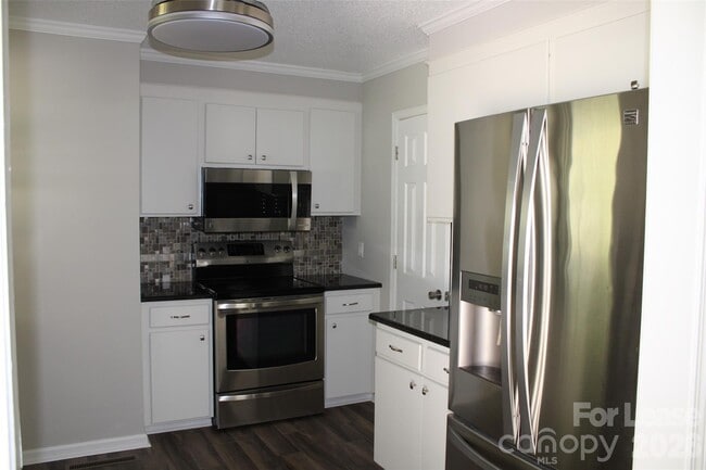 Building Photo - 2212 Crosswinds Ct